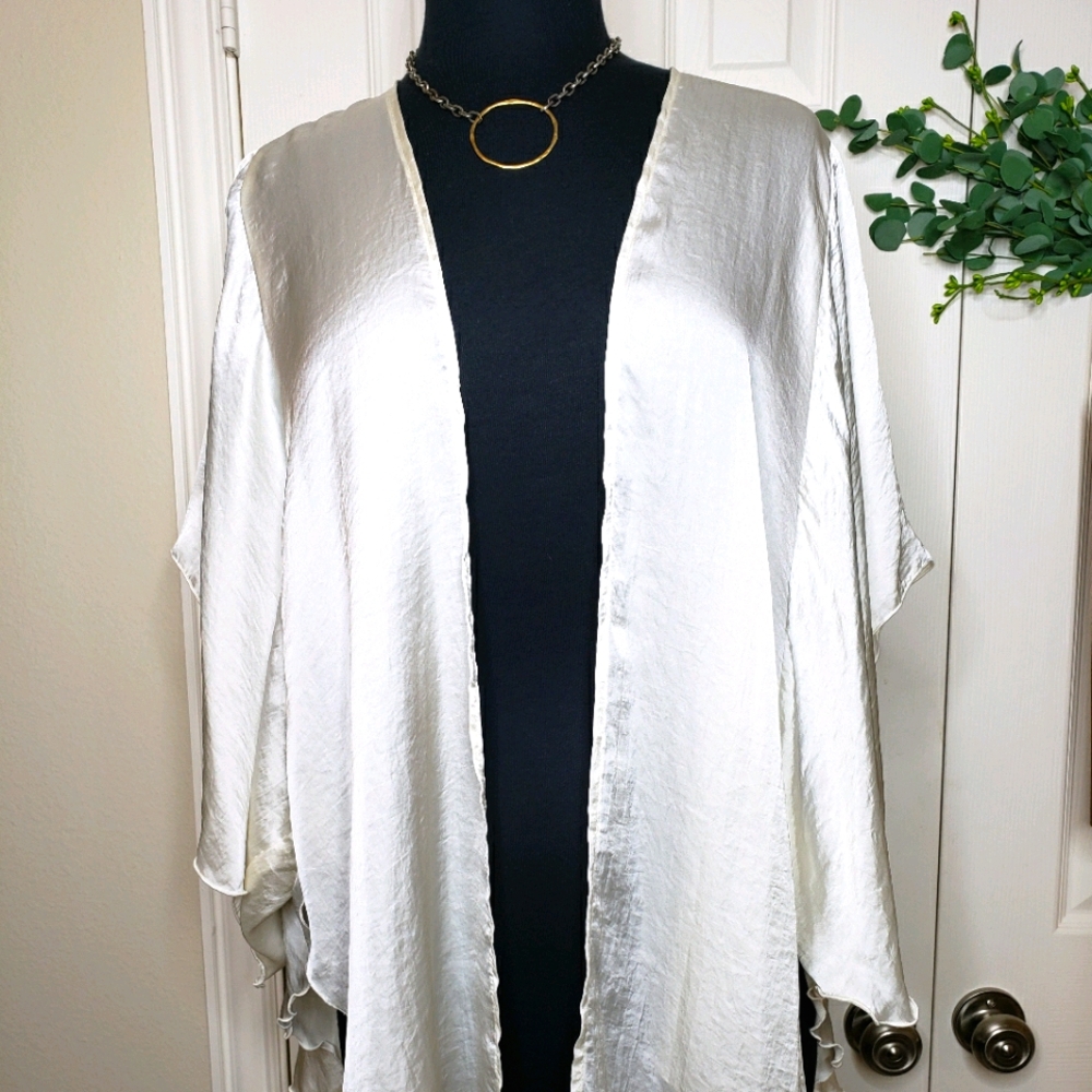 Satin finish easy kimono - Picture 3 of 4
